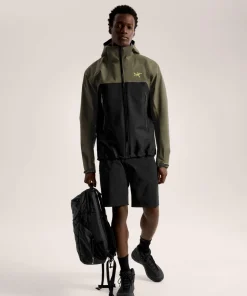 Arc'teryx Men's Beta Jacket Spotlight