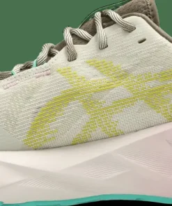 Asics Women's Novablast 5 TR Light Dust/Cacti Best