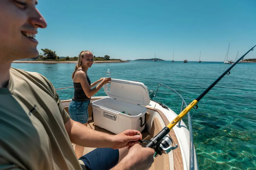 New Xtreme Marine Wheeled 100 QT Camping
