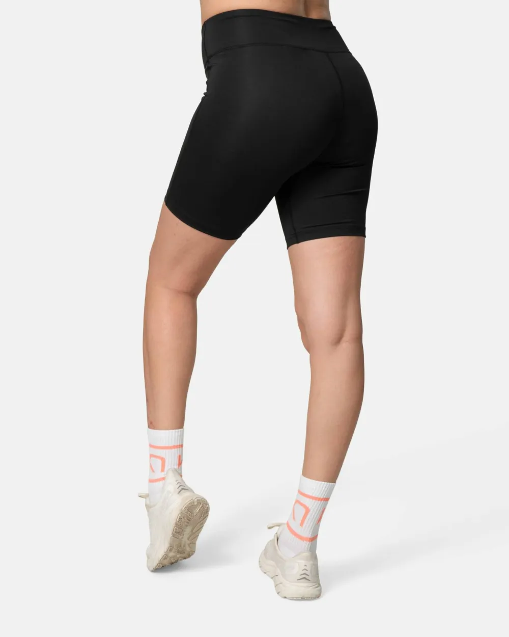 Kari Traa Women's Ava 8 Inch Shorts Black Discount