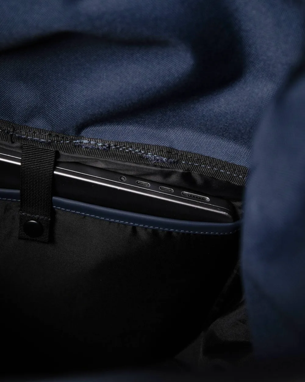 Sandqvist Stream Slim Rolltop L Blue Outlet