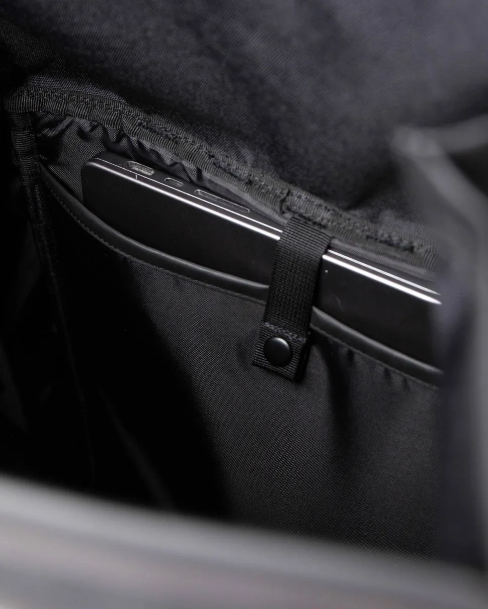 Sandqvist Stream Slim Rolltop M Black