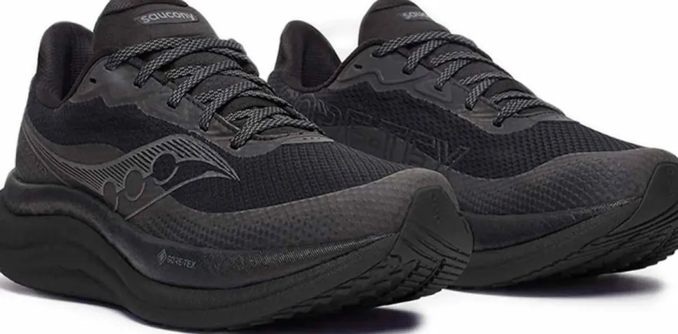 Saucony Women’s Triumph 23 GORE-TEX Triple Black