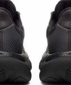 Saucony Women’s Triumph 23 GORE-TEX Triple Black