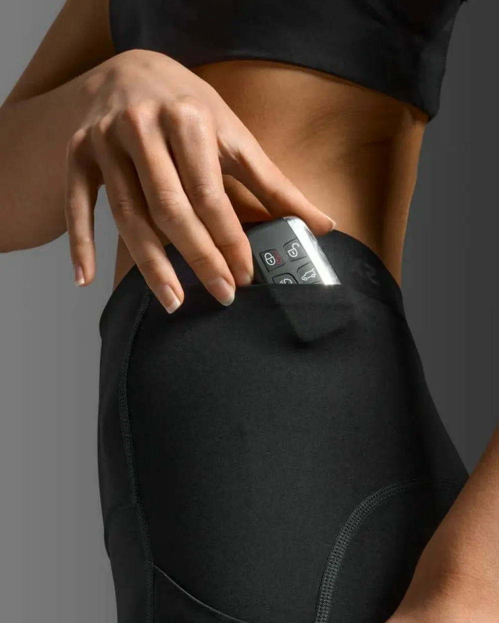2XU Women's Form Stash Hi-Rise Compression 3/4 Tights Black/Black New